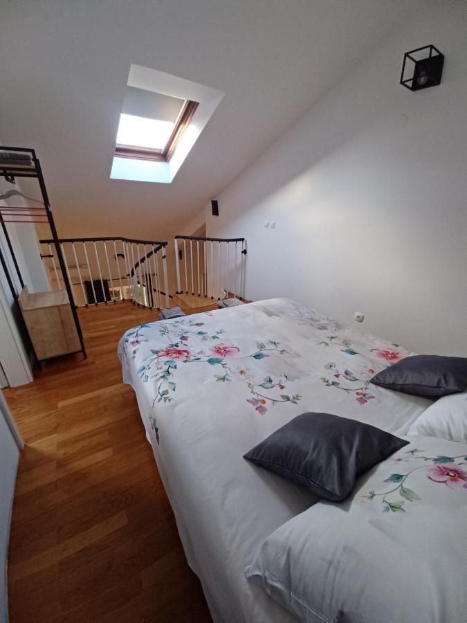 Stunning New Apartment In Centre Of Buzet Kültér fotó