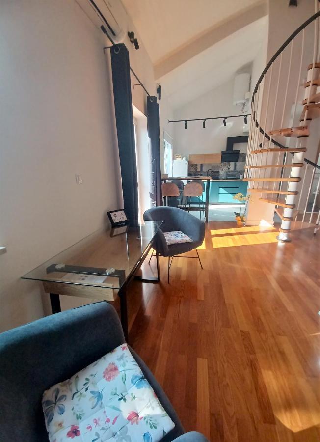 Stunning New Apartment In Centre Of Buzet Kültér fotó